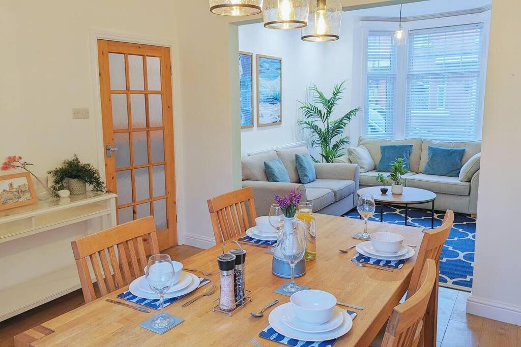 Seaside Escapes - With Relaxing Hot Tub! Villa Scarborough Ngoại thất bức ảnh